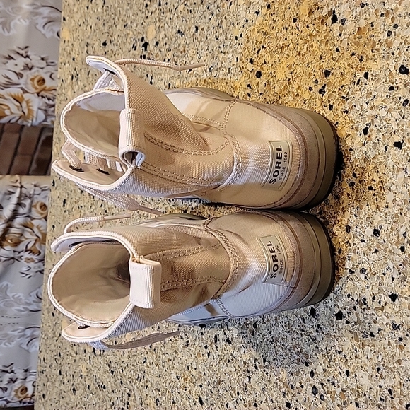 Sorel boots - Picture 2 of 7